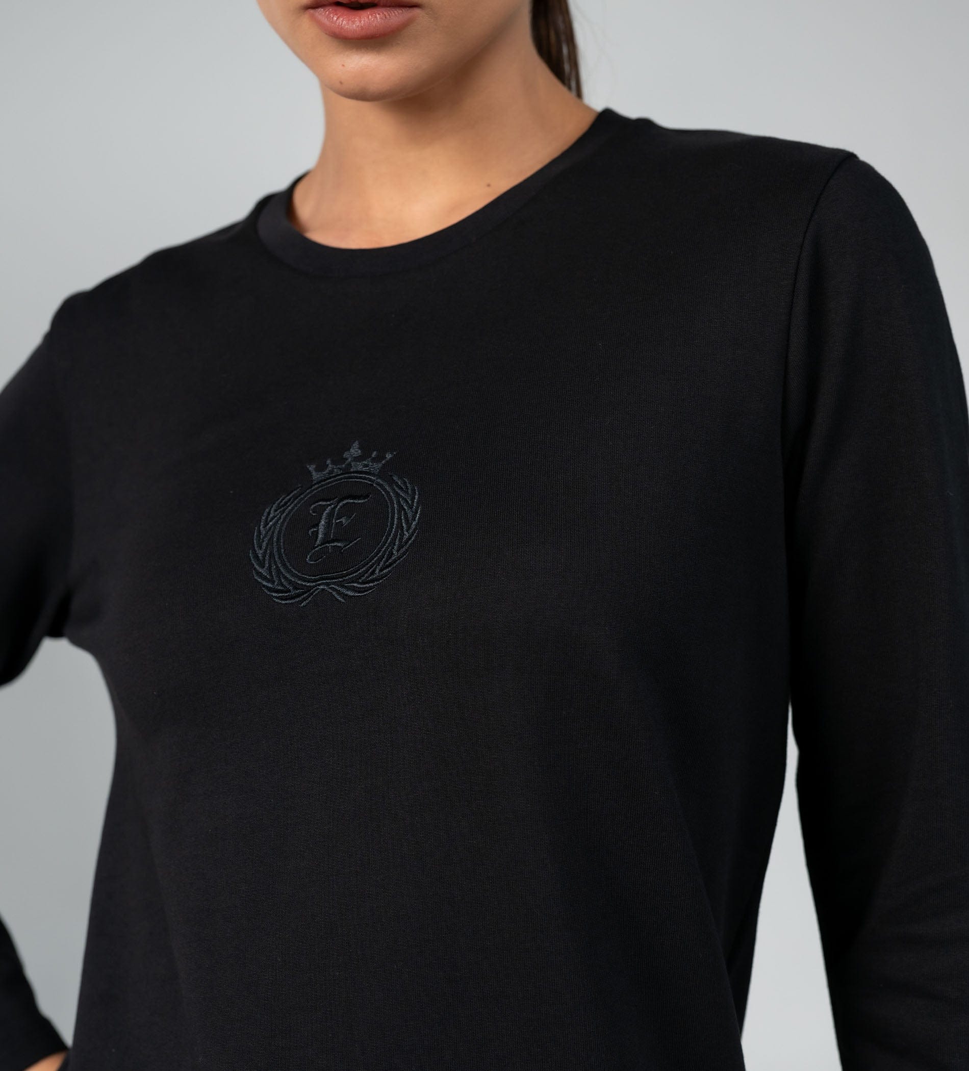 Sweatshirts Solid Sweatshirts Monochrome Emblem Black sweatshirt