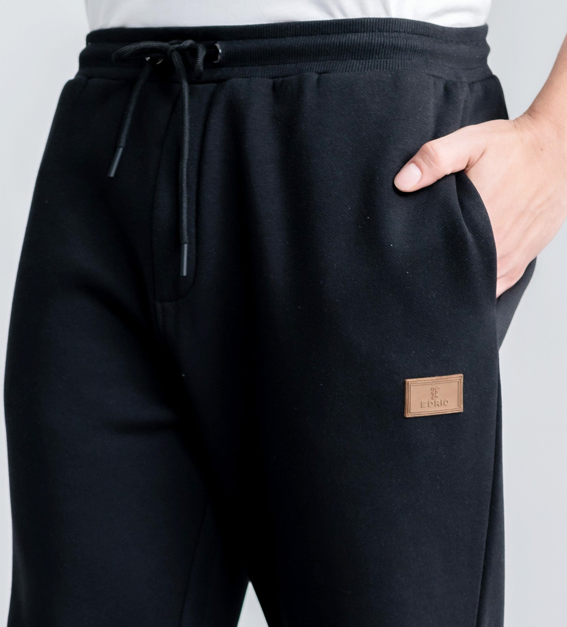 Trackpants STRAIGHT FIT TRACKPANTS Sleek Essentials Trackpants
